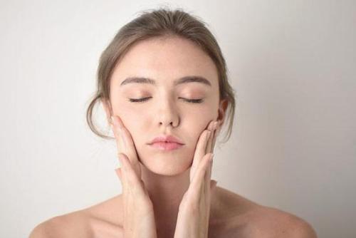 2023杭州黃金微雕去眼睛細(xì)紋醫(yī)生在榜清單前十位(謝菁、袁宇綱、杜娟技術(shù)與口碑雙重保障)