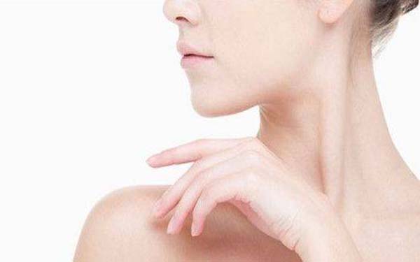 2023烏魯木齊自體脂肪活細胞豐唇正規(guī)醫(yī)生評分前十位(馬龍、許黎、王曉健口碑醫(yī)生當?shù)爻鋈?