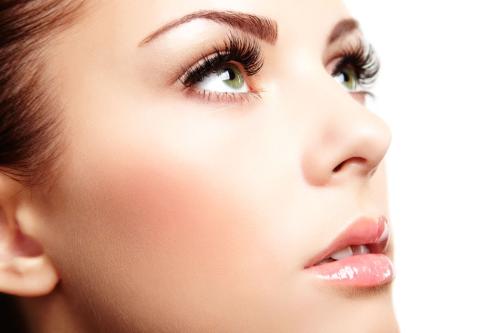 鄭州2023年最新雙眼皮修復(fù)醫(yī)生排行榜——讓你的雙眼重?zé)ü獠?>鄭州2023年最新雙眼皮修復(fù)醫(yī)生排行榜——讓你的雙眼重?zé)ü獠?/a></h4>
                                    <p>鄭州是一個(gè)擁有豐富醫(yī)療資源和專業(yè)醫(yī)生的城市，尤其在眼部整形領(lǐng)域有著很多知名的醫(yī)生。本文將介紹一些在鄭州雙眼皮修復(fù)領(lǐng)域具有卓越成就和聲譽(yù)的醫(yī)生。田國(guó)靜醫(yī)生田國(guó)靜醫(yī)生在鄭州當(dāng)?shù)叵碛泻芨叩闹龋厴I(yè)后曾在大型醫(yī)療整形機(jī)構(gòu)和國(guó)外留學(xué)，擁有三十年工作經(jīng)驗(yàn)。他在雙眼皮修復(fù)方面有獨(dú)特的方式和風(fēng)格，創(chuàng)造了“田氏系                                    </p>
                            </div>
                        </div>
                    </li>
	
                </ul>
            </div>
        </div>
        <div   id=