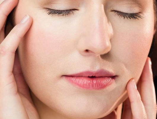 2023佛山脂肪眉間紋填充在榜名單前10名專家(潘遜玲、雷朝勇、陳(璐)平醫(yī)生簡介、風格評價在線一覽！)