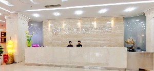 四川華美紫馨醫(yī)學(xué)美容醫(yī)院做豐額頭整形多少錢？