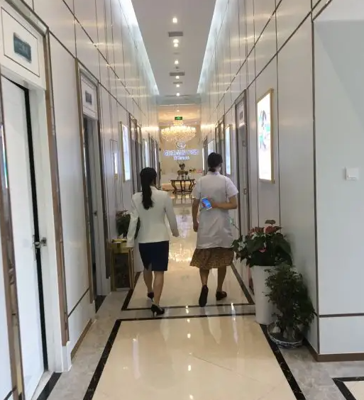 深圳南雅醫(yī)療美容門診部_過道