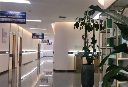 長(zhǎng)沙藝謀醫(yī)療美容門(mén)診部_走廊