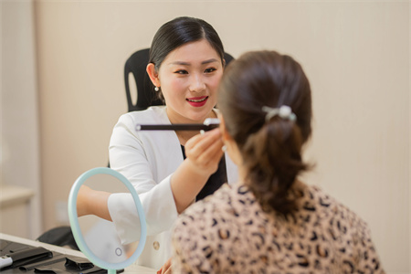 臨沂衛(wèi)康醫(yī)學(xué)美容中心_面部設(shè)計(jì)