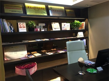 宜昌前衛(wèi)整形美容醫(yī)院_院長辦公室