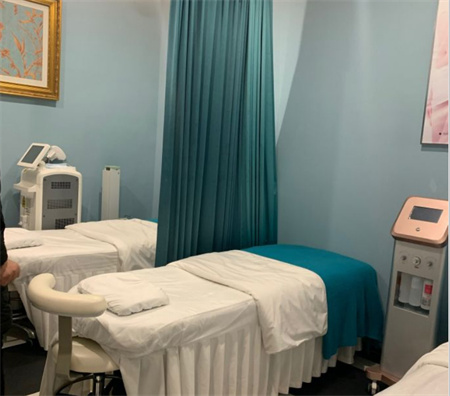 長(zhǎng)沙麗臻醫(yī)療美容門(mén)診部_治療室