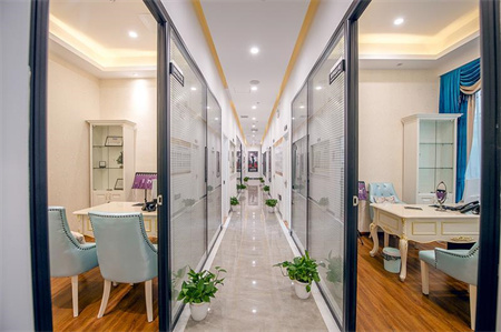 長春于荷琴醫(yī)療美容診所_咨詢室