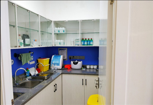 雅安鑫西華口腔整形醫(yī)院_消毒室