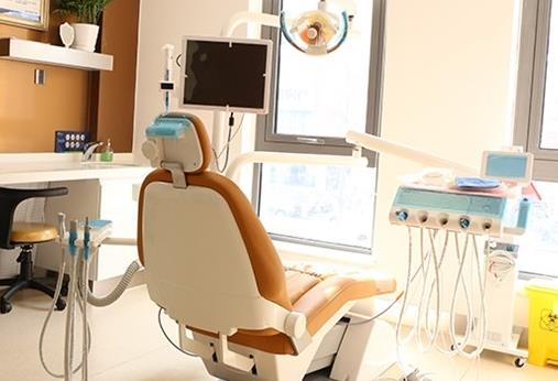 襄陽(yáng)時(shí)代口腔醫(yī)院_治療室