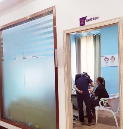 西雙版納吳氏嘉美醫(yī)療美容診所_咨詢室