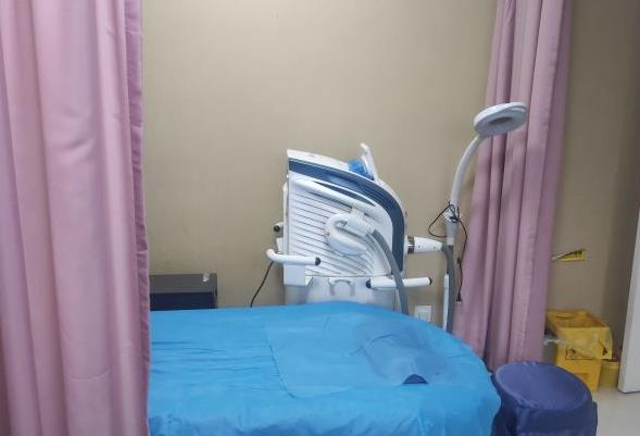 西安現(xiàn)代婦產(chǎn)醫(yī)院醫(yī)療美容科_治療室