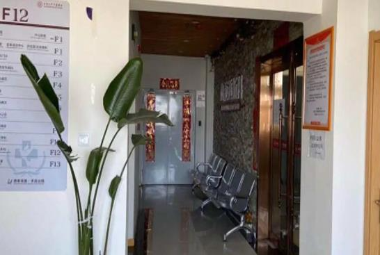 西安和平中醫(yī)醫(yī)院毛發(fā)種植科_候診室
