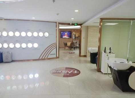 武漢新生毛發(fā)種植醫(yī)療診所_大廳一角