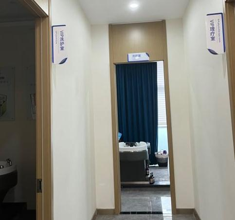 武漢碧蓮盛醫(yī)療美容門診部_醫(yī)院走廊