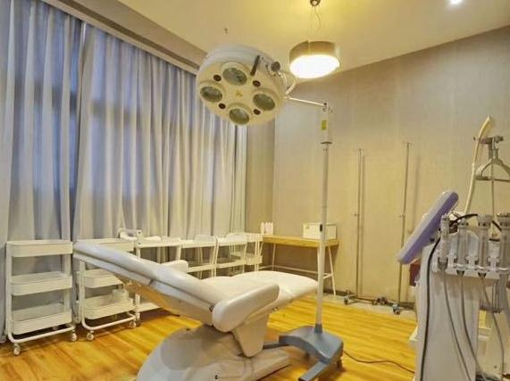 溫州平陽(yáng)韓冠醫(yī)療美容門(mén)診部_注射室