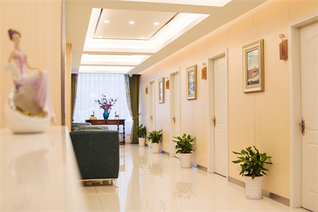 渭南現(xiàn)代婦科醫(yī)院整形外科_走廊