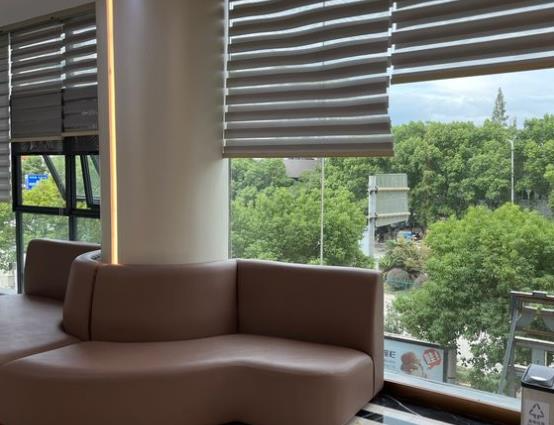 溫嶺牙博士口腔門診部_休息區(qū)