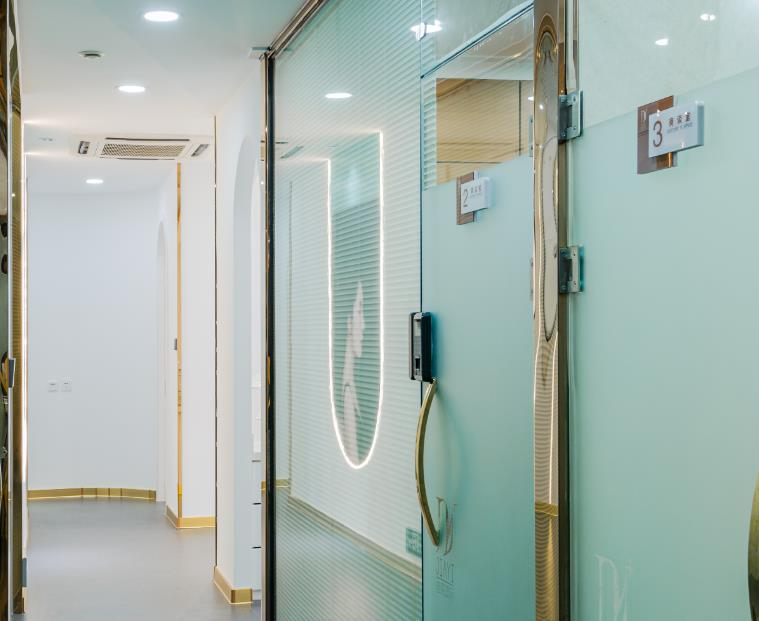 威海佳醫(yī)醫(yī)療美容門診部_走廊
