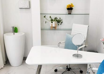 天門德?tīng)柮揽歪t(yī)療美容門診部_咨詢室